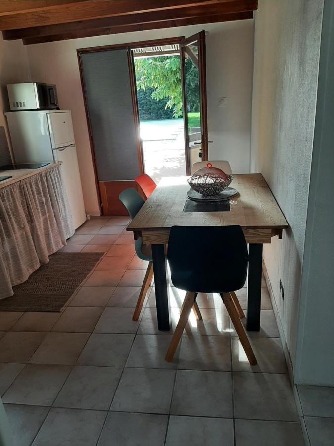 Gite A La Campagne Avec Piscine Biziat Екстериор снимка